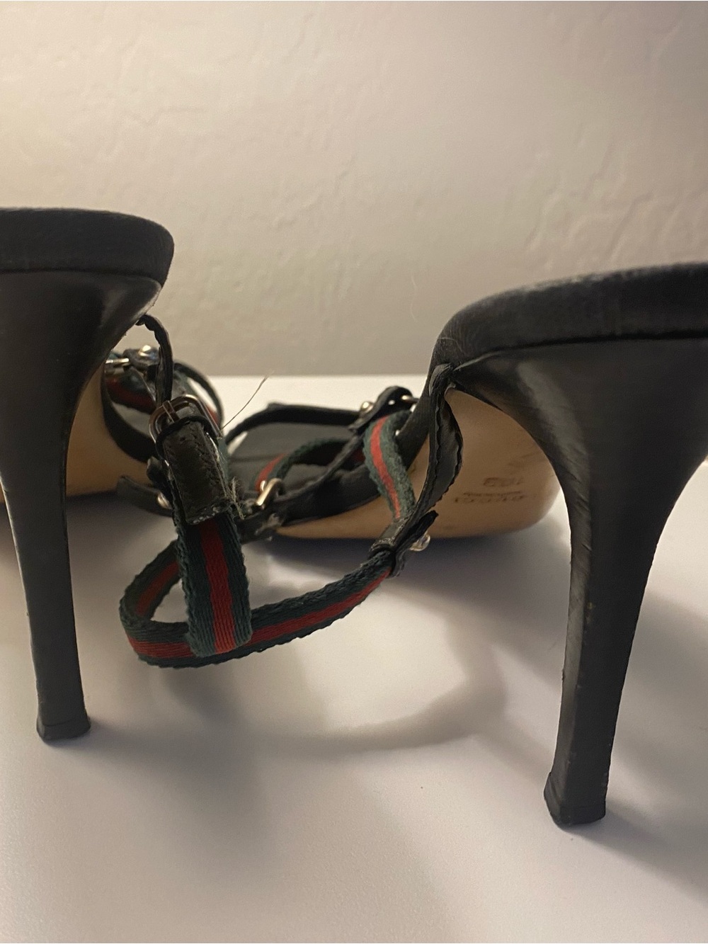 FLAWS Vintage Gucci Heels Size 10 Red Green Logo Hardware Strappy FLAW 90s - Picture 8 of 17
